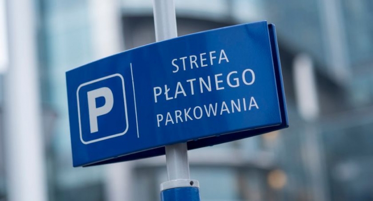 Strefa płatnego parkowania w Stegnie od 1 czerwca do 31 sierpnia.