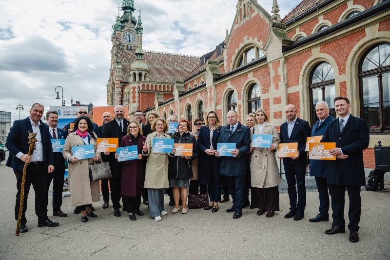 Ponad podziałami dla Pomorza i Śląska: Pomorscy samorządowcy w drodze do Sejmu na pierwsze czytanie ustawy metropolitalnej
