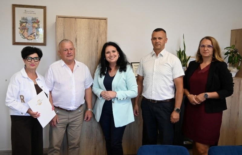 Będą nowe miejsca parkingowe w Jantarze – umowa podpisana