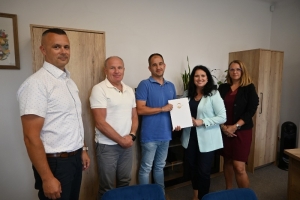 Nowe miejsca parkingowe w Kątach Rybackich – Powiat Nowodworski inwestuje w infrastrukturę