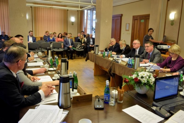 Sesja Rady Powiatu Nowodworskiego. Radni przyjęli budżet na 2019.