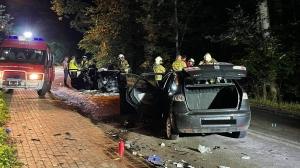 Wypadek w Stegnie. Siedem osób w szpitalu po zderzeniu dwóch samochodów.