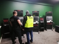 Nowy Dwór Gdański. Zabezpieczone automaty do gier oraz alkohol.