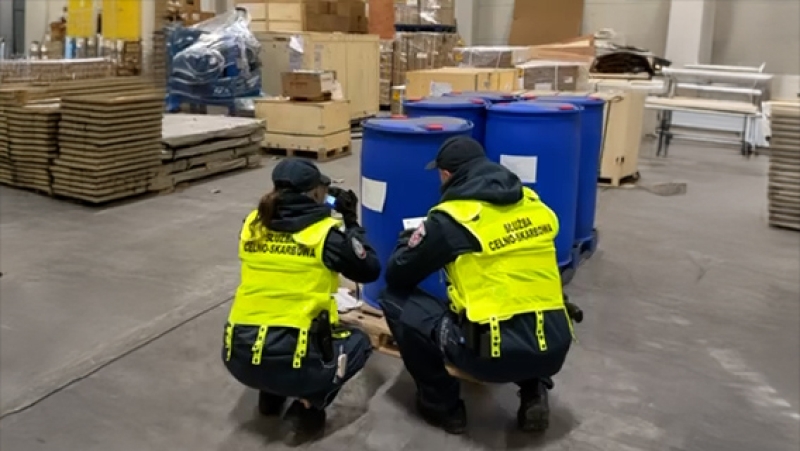 KAS zatrzymała 1 tonę substancji psychotropowej prekursora „pigułki gwałtu&quot; 