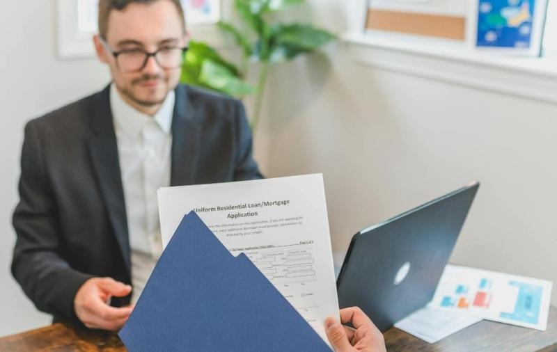 Finanse w dobie cyfryzacji: Przewodnik bankiera po pożyczkach online w Polsce