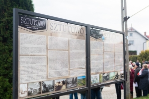 Sztutowo. Historia miejscowości i gminy na tablicach.