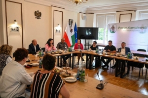 Spotkanie władz samorządowych w Starostwie Powiatowym w Nowym Dworze Gdańskim – wspólne działania na rzecz bezpieczeństwa i rozwoju regionu