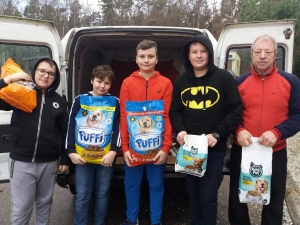 Inicjatywa uczniów z Jantara.  Pomagają przetrwać zimę podopiecznym "Iskierki"