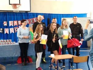 Drewnica. Turniej Wiedzy Pożarniczej pod hasłem "Młodzież zapobiega pożarom".