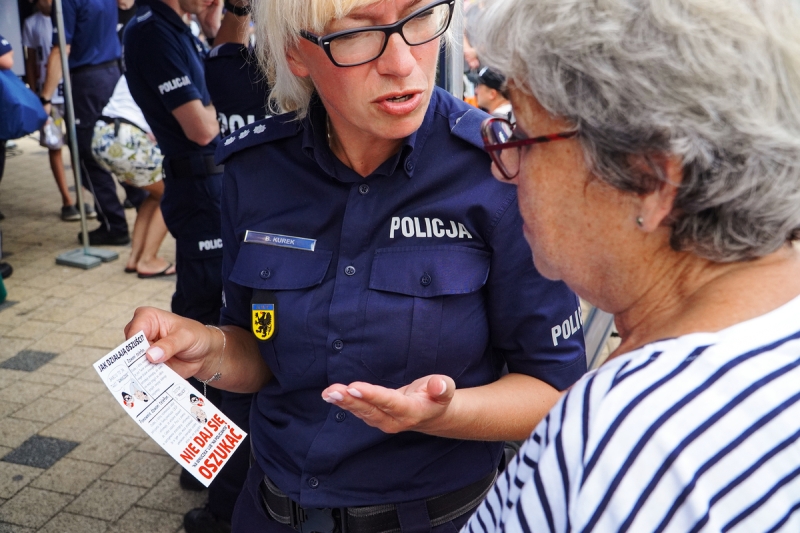  Nie daj się oszukać metodą na &quot;policjanta&quot;, &quot; na wnuczka&quot;