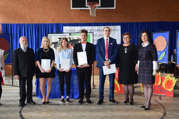 Uroczyste zakończenie roku szkolnego klas maturalnych w Zespole Szkół nr 2