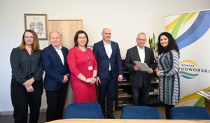 Nowa linia autobusowa w powiecie nowodworskim – podpisano umowę na transport publiczny