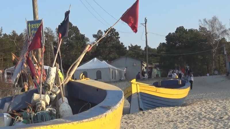 Gorąca niedziela na plażach Mierzei Wiślanej. Oblężenie w Stegnie. W Jantarze cisza i spokój – 8.04.2018