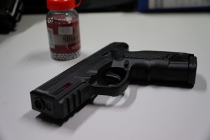 Groził mężczyźnie przedmiotem przypominającym broń. 56-latek zatrzymany przez nowodworskich policjantów.