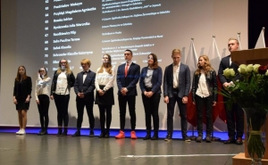 Stypendia Rady Ministrów dla nowodworskich uczennic.